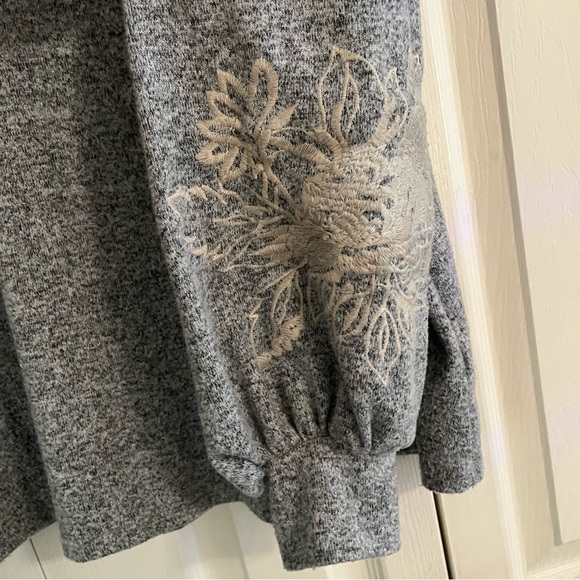 Gray Women's Top with Embroidered Sleeves - Picture 4 of 5